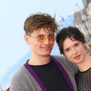 Raphaël Quenard et Daphné Patakia sur le tapis rouge de la cérémonie de clôture du 37ᵉ festival du film de Cabourg à Cabourg, le 17 juin 2023.
© Coadic Guirec/Bestimage