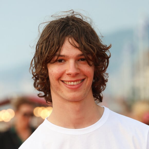 Paul Kircher sur le tapis rouge de la cérémonie de clôture du 37ᵉ festival du film de Cabourg, le 17 juin 2023.
© Coadic Guirec/Bestimage