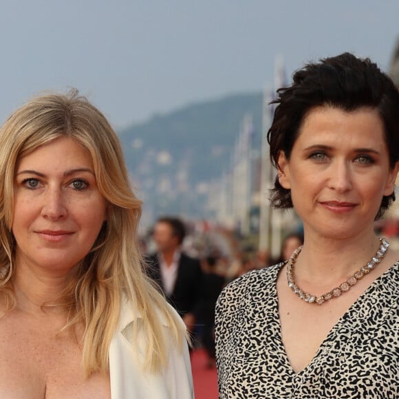 Amanda Sthers et Marie Moute sur le tapis rouge de la cérémonie de clôture du 37ᵉ festival du film de Cabourg, à Cabourg, France, le 17 juin 2023.
© Coadic Guirec/Bestimage