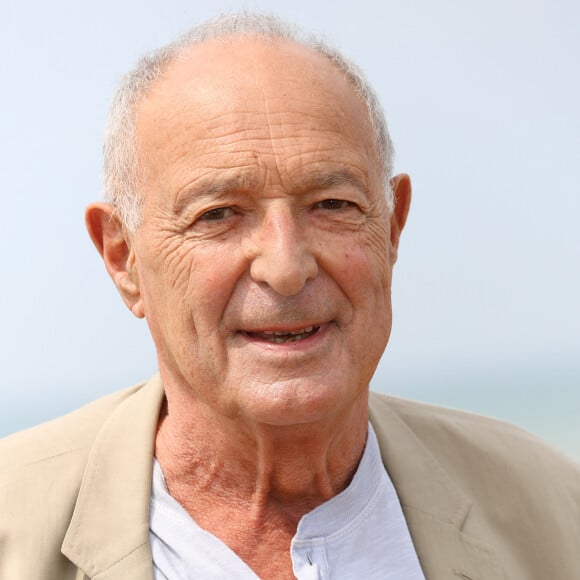 Gilles Laurent au photocall du film" Le temps d'amer" lors du 37ᵉ festival du film de Cabourg, à Cabourg, France, le 17 juin 2023.
© Coadic Guirec/Bestimage