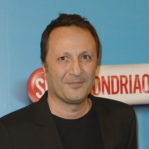 Dans les commentaires, ses abonnés lui ont souhaité un prompt rétablissement.
Arthur (Jacques Essebag) - Avant-première du film "Supercondriaque" au Gaumont Opéra à Paris, le 24 février 2014.
