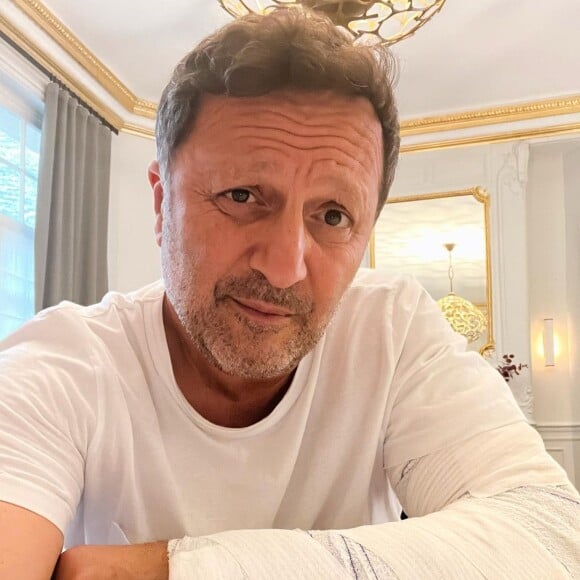 Il a annoncé par la même occasion qu'il allait subir une convalescence de six semaines !
Arthur blessé sur Instagram.