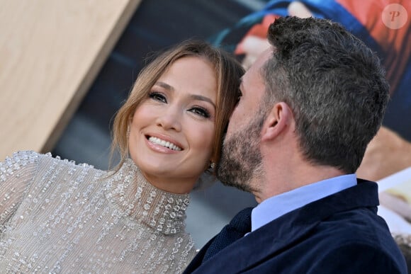Un post ultra caliente pour exhiber le corps de rêve de son mari ! 
Jennifer Lopez et son mari Ben Affleck à la première du film Amazon Studios "Air" au Regency Village Theatre à Los Angeles, Californie, Etats-Unis, le 27 mars 2023. 