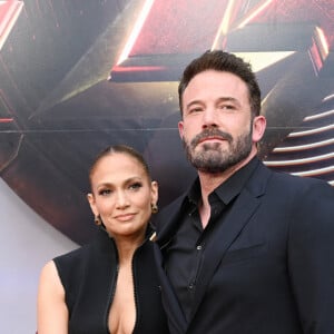 Jennifer Lopez et Ben Affleck à la première du film "The Flash" à Los Angeles, le 12 juin 2023. 