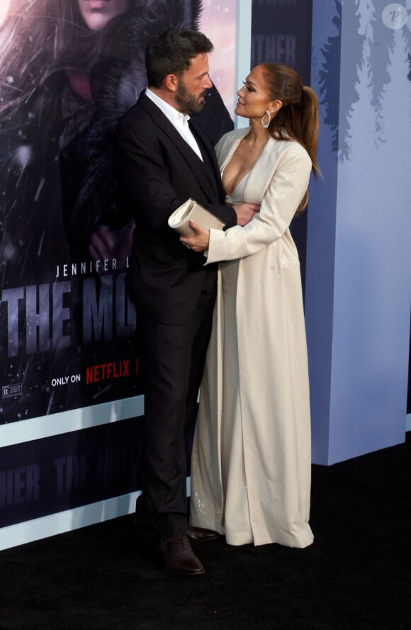 Ben Affleck, Jennifer Lopez à la première du film "The Mother" à Los Angeles, le 10 mai 2023. 