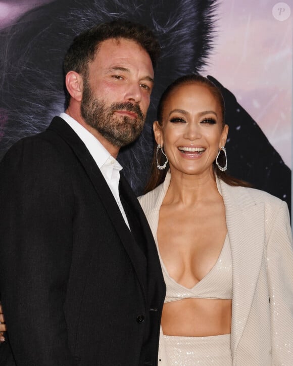 Ben Affleck et sa femme Jennifer Lopez au photocall de la première du film "The Mother" au Westwood Regency Village Theater à Los Angeles, Californie, Etats-Unis, lle 10 mai 2023. 