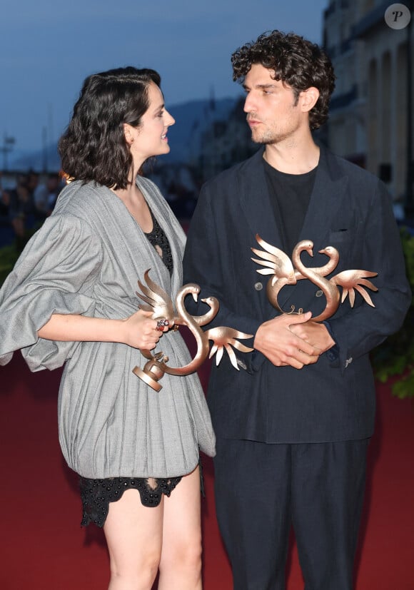 Le jury était présidé par la réalisatrice, scénariste et chef costumière Katell Quillévéré.
Noémie Merlant et Louis Garrel - Cérémonie de clôture du 37e Festival du film de Cabourg, le 17 juin 2023. © Coadic Guirec/Bestimage