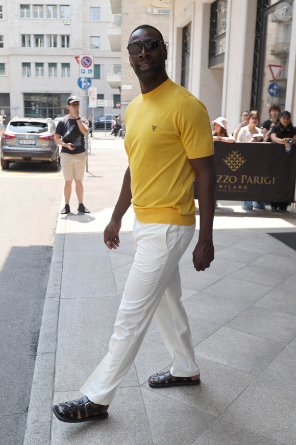 Omar Sy durant la Fashion Week de Milan pour la semaine de la mode hommes Printemps/Eté 2024 le 18 juin 2023 pour Prada.