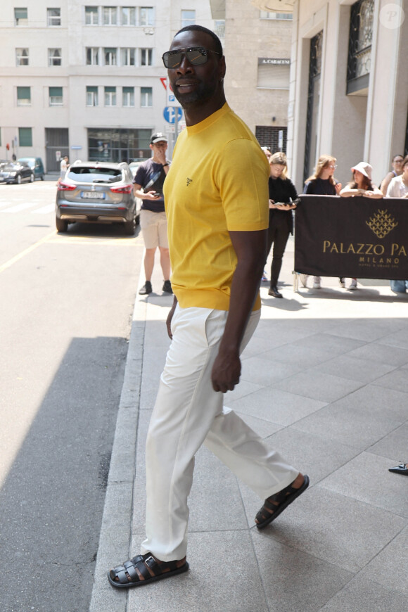 Omar Sy durant la Fashion Week de Milan pour la semaine de la mode hommes Printemps/Eté 2024 le 18 juin 2023 pour Prada.