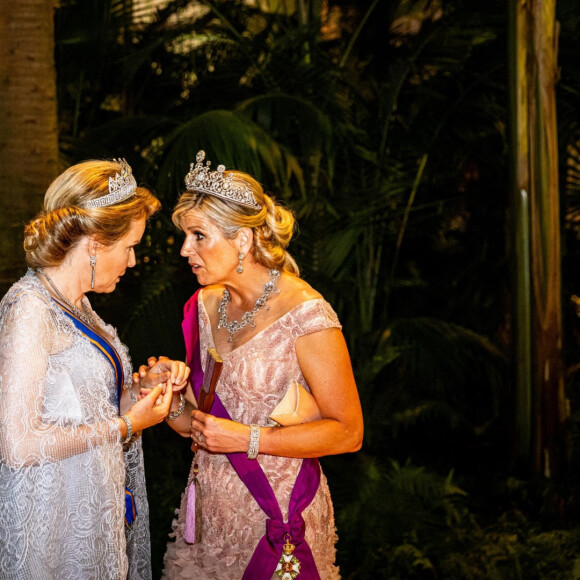 Le roi Willem-Alexander et la reine Maxima des Pays-Bas avec le roi Philippe et la reine Mathilde de Belgique lors du cocktail du banquet d'état au chateau Laken à Bruxelles, le 20 juin 2023. 