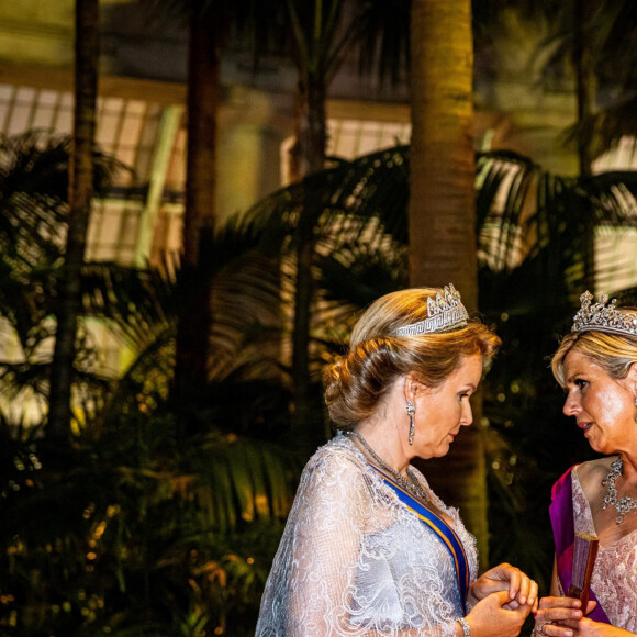 Le roi Willem-Alexander et la reine Maxima des Pays-Bas avec le roi Philippe et la reine Mathilde de Belgique lors du cocktail du banquet d'état au chateau Laken à Bruxelles, le 20 juin 2023. 
