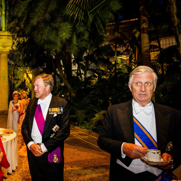 Le roi Willem-Alexander et la reine Maxima des Pays-Bas avec le roi Philippe et la reine Mathilde de Belgique lors du cocktail du banquet d'état au chateau Laken à Bruxelles, le 20 juin 2023. 