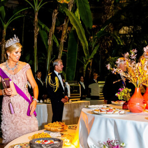 Le roi Willem-Alexander et la reine Maxima des Pays-Bas avec le roi Philippe et la reine Mathilde de Belgique lors du cocktail du banquet d'état au chateau Laken à Bruxelles, le 20 juin 2023. 