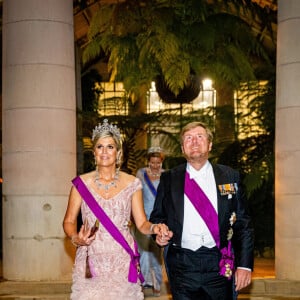 Le roi Willem-Alexander et la reine Maxima des Pays-Bas avec le roi Philippe et la reine Mathilde de Belgique lors du cocktail du banquet d'état au chateau Laken à Bruxelles, le 20 juin 2023. 