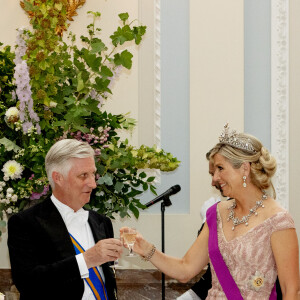 Le roi Willem-Alexander et la reine Maxima des Pays-Bas avec le roi Philippe et la reine Mathilde de Belgique lors du banquet d'état au chateau Laken à Bruxelles, le 20 juin 2023. 