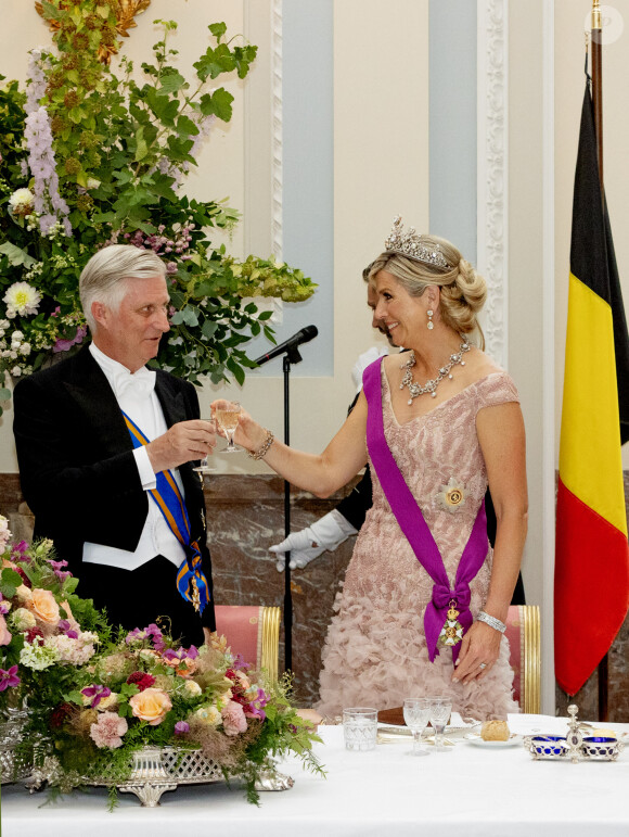Le roi Willem-Alexander et la reine Maxima des Pays-Bas avec le roi Philippe et la reine Mathilde de Belgique lors du banquet d'état au chateau Laken à Bruxelles, le 20 juin 2023. 