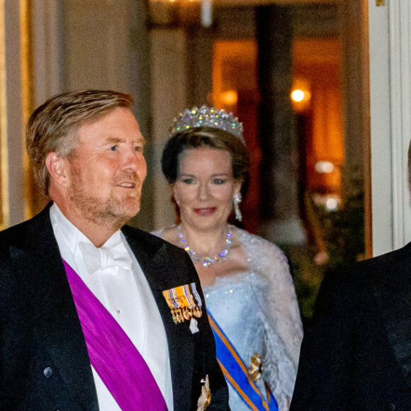 Le roi Willem-Alexander et la reine Maxima des Pays-Bas avec le roi Philippe et la reine Mathilde de Belgique lors du banquet d'état au chateau Laken à Bruxelles, le 20 juin 2023. 