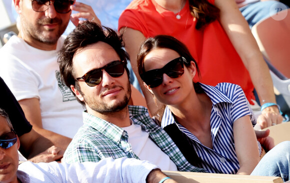 Le chanteur Vianney et sa femme Catherine Robert en tribunes lors des Internationaux de France de tennis de Roland Garros 2023, à Paris, France, le 9 juin 2023. © Jacovides-Moreau/Bestimage 