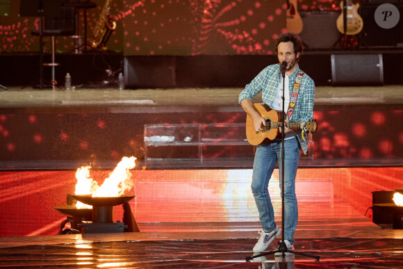 Exclusif - Vianney - Enregistrement de l'émission "La fête de la Musique" à Reims, diffusée en direct le 21 juin à 21h10 sur France 2 Une soirée inédite, mise en scène et chorégraphiée par K.Ouali, avec plus de 40 artistes en live. Ils seront accompagnés par les danseurs de la troupe du Paradis Latin et de l'Ecole de danse Studio 511. Une soirée de fête rythmée par des medleys, des duos exceptionnels, les tubes du moment et les talents d'aujourd'hui et de demain. France 2, la ville de Reims et la région Grand Est, vous donne rendez-vous le 21 juin à 21h10, en direct de Reims pour la Fête de la musique ! En partenariat et en simultané sur France Bleu © Cyril Moreau-Jack Tribeca / Bestimage 