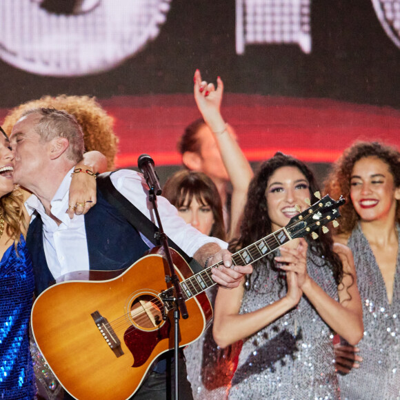 La chaîne a en effet organisé une grande soirée musicale diffusée en direct.
Exclusif - Laury Thilleman et Garou - Enregistrement de l'émission "La fête de la Musique" à Reims, diffusée en direct le 21 juin à 21h10 sur France 2 Une soirée inédite, mise en scène et chorégraphiée par K.Ouali, avec plus de 40 artistes en live. Ils seront accompagnés par les danseurs de la troupe du Paradis Latin et de l'Ecole de danse Studio 511. Une soirée de fête rythmée par des medleys, des duos exceptionnels, les tubes du moment et les talents d'aujourd'hui et de demain. France 2, la ville de Reims et la région Grand Est, vous donne rendez-vous le 21 juin à 21h10, en direct de Reims pour la Fête de la musique ! En partenariat et en simultané sur France Bleu © Cyril Moreau-Jack Tribeca / Bestimage