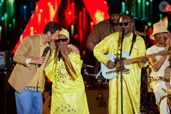 Exclusif - Christophe Mae et Amadou & Mariam - Enregistrement de l'émission "La fête de la Musique" à Reims, diffusée en direct le 21 juin à 21h10 sur France 2 Une soirée inédite, mise en scène et chorégraphiée par K.Ouali, avec plus de 40 artistes en live. Ils seront accompagnés par les danseurs de la troupe du Paradis Latin et de l'Ecole de danse Studio 511. Une soirée de fête rythmée par des medleys, des duos exceptionnels, les tubes du moment et les talents d'aujourd'hui et de demain. France 2, la ville de Reims et la région Grand Est, vous donne rendez-vous le 21 juin à 21h10, en direct de Reims pour la Fête de la musique ! En partenariat et en simultané sur France Bleu © Cyril Moreau-Jack Tribeca / Bestimage