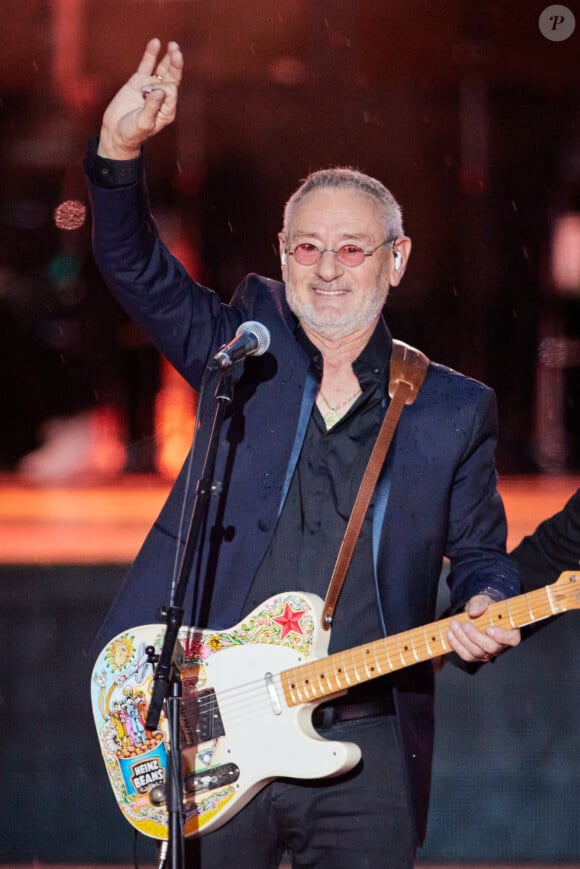 Exclusif - Michael Jones - Enregistrement de l'émission "La fête de la Musique" à Reims, diffusée en direct le 21 juin à 21h10 sur France 2 Une soirée inédite, mise en scène et chorégraphiée par K.Ouali, avec plus de 40 artistes en live. Ils seront accompagnés par les danseurs de la troupe du Paradis Latin et de l'Ecole de danse Studio 511. Une soirée de fête rythmée par des medleys, des duos exceptionnels, les tubes du moment et les talents d'aujourd'hui et de demain. France 2, la ville de Reims et la région Grand Est, vous donne rendez-vous le 21 juin à 21h10, en direct de Reims pour la Fête de la musique ! En partenariat et en simultané sur France Bleu © Cyril Moreau-Jack Tribeca / Bestimage