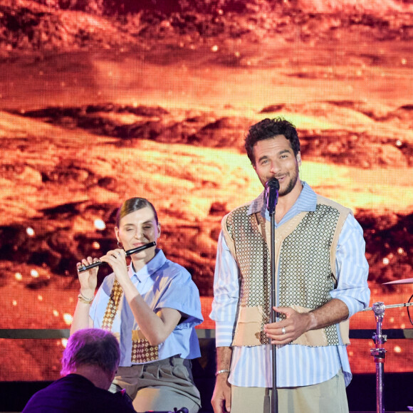 Exclusif - Amir Haddad - Enregistrement de l'émission "La fête de la Musique" à Reims, diffusée en direct le 21 juin à 21h10 sur France 2 Une soirée inédite, mise en scène et chorégraphiée par K.Ouali, avec plus de 40 artistes en live. Ils seront accompagnés par les danseurs de la troupe du Paradis Latin et de l'Ecole de danse Studio 511. Une soirée de fête rythmée par des medleys, des duos exceptionnels, les tubes du moment et les talents d'aujourd'hui et de demain. France 2, la ville de Reims et la région Grand Est, vous donne rendez-vous le 21 juin à 21h10, en direct de Reims pour la Fête de la musique ! En partenariat et en simultané sur France Bleu © Cyril Moreau-Jack Tribeca / Bestimage