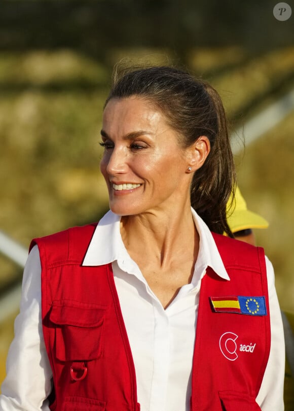 La reine Letizia d'Espagne, accompagnée de la première dame de Colombie, Veronica Alcocer, visite les travaux de restauration du Baluarte de Santa Catalina à Carthagène, le 13 juin 2023, lors de son voyage officiel en Colombie. 