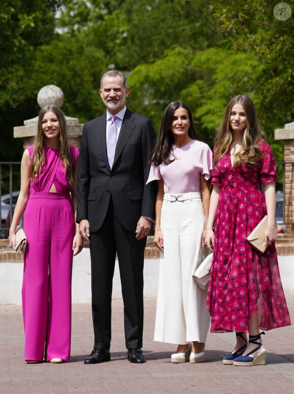 L'infante Sofia d'Espagne, Le roi Felipe VI d'Espagne, La reine Letizia d'Espagne, La princesse Leonor - La confirmation de l'infante Sofia d'Espagne à l'église de l'Assomption de Notre-Dame à Madrid, le 25 mai 2023.