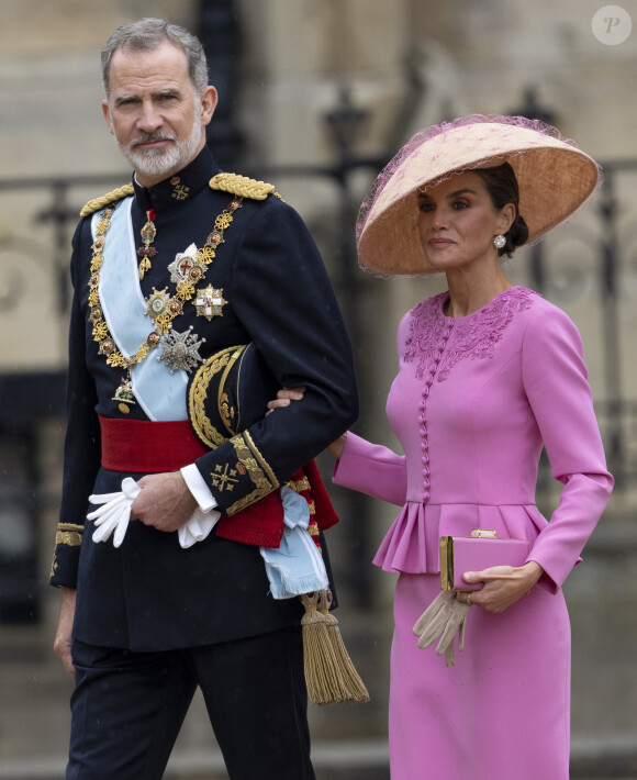 Le roi Felipe VI et la reine Letizia d'Espagne - Les invités arrivent à la cérémonie de couronnement du roi d'Angleterre à l'abbaye de Westminster de Londres le 6 mai 2023.