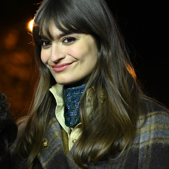 Clara Luciani - La chanteuse Clara.Luciani est la marraine des illuminations des Champs Elysées le 21 novembre 2021. © Coadic Guirec / Bestimage 