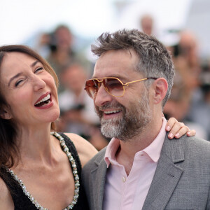 Elsa Zylberstein et Mathieu Demy au photocall de "Club Zéro" lors du 76ème Festival International du Film de Cannes, au Palais des Festivals à Cannes, France, le 23 mai 2023. © Jacovides-Moreau/Bestimage 