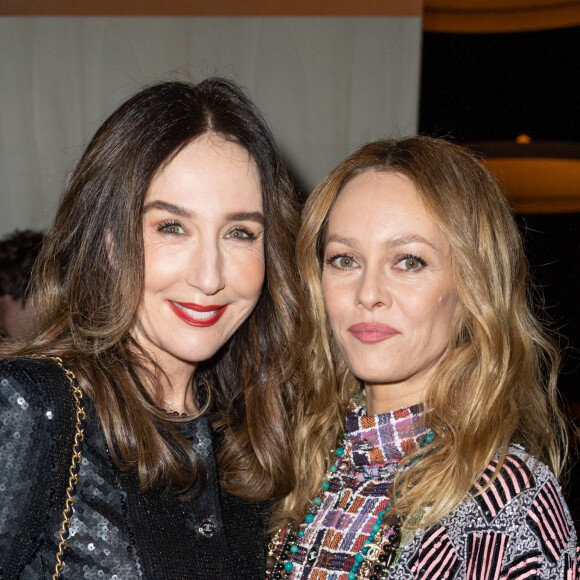 Elsa Zylberstein, Vanessa Paradis - Front Row au deuxième défilé de mode Haute-Couture Chanel au Grand Palais Éphémère lors de la Fashion Week Printemps-été 2023 de Paris, France, le 24 janvier 2023. © Olivier Borde/Bestimage 