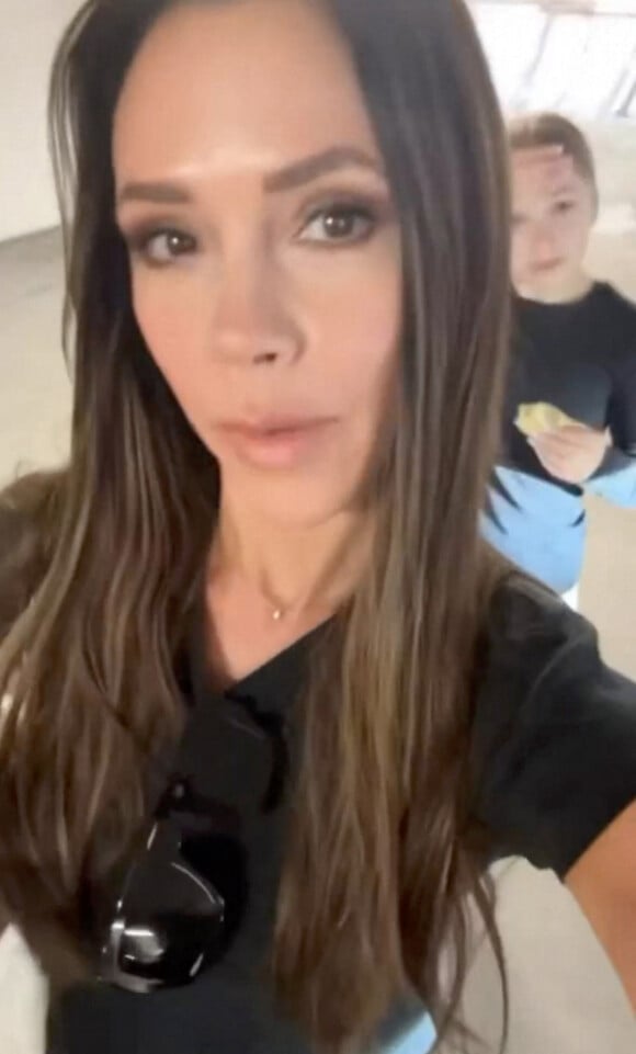 Victoria Beckham a partagé des images inédites de son époux David Beckham en plein cours de salsa lors d'une vidéo postée sur les réseaux sociaux le 4 avril 2023. 