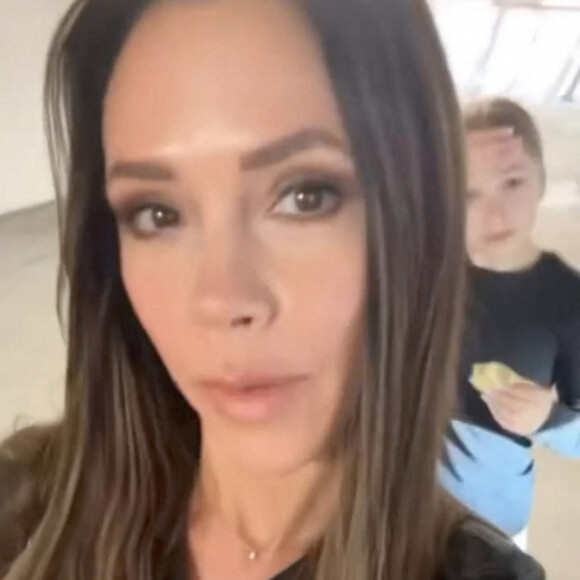 Victoria Beckham a partagé des images inédites de son époux David Beckham en plein cours de salsa lors d'une vidéo postée sur les réseaux sociaux le 4 avril 2023. 