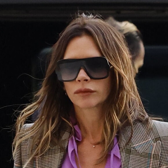 Victoria Beckham arrive à L'hotel La Réserve, après sa séance de shopping en marge de la Fashion Week de Paris, France, le 3 mars 2022. 