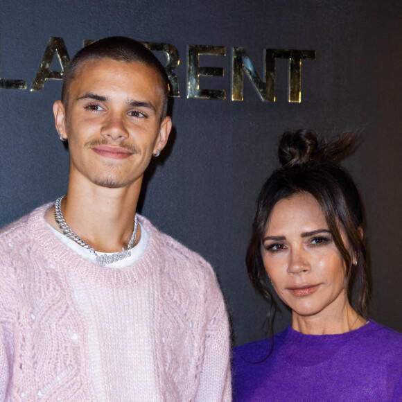Romeo Beckham et Victoria Beckham - People au photocall du défilé Saint-Laurent Prêt-à-porter Automne/Hiver 2022/2023 dans le cadre de la Fashion Week de Paris, France, le 1er Mars 2022. © Olivier Borde /Bestimage 