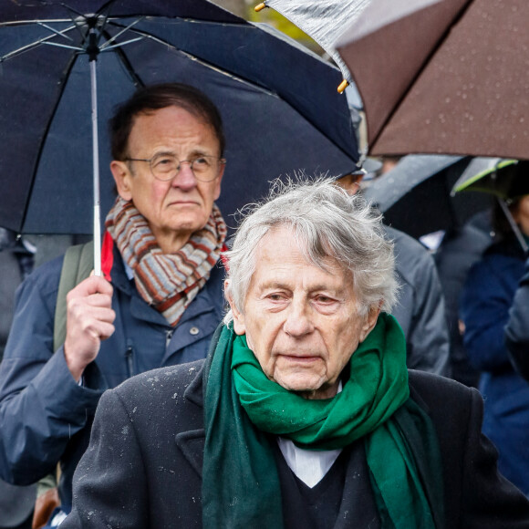 Roman Polanski - Sorties des obsèques de l'avocat Hervé Temime au cimetière du Montparnasse à Paris, France, le 14 avril 2023. © Clovis-Jacovides/Bestimage  Funeral service of French lawyer Herve Temime at the Montparnasse cemetery in Paris, France, on April 14, 2023. 