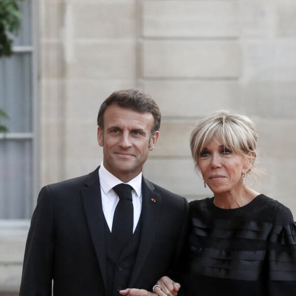 Un couple très classe !
Le président français Emmanuel Macron et la première dame, Brigitte Macron lors d'un dîner officiel au palais de l'Élysée, en marge du sommet du nouveau pacte financier mondial, à Paris, le 22 juin 2023, au palais Brogniard, Paris. © Stéphane Lemouton / Bestimage 