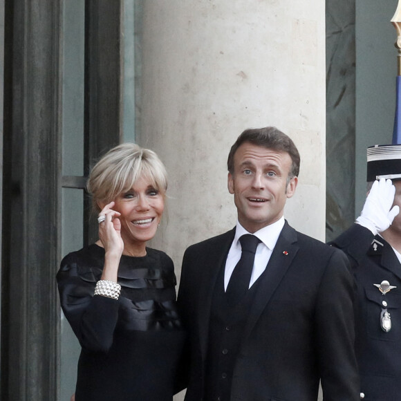 Le président français Emmanuel Macron et la première dame, Brigitte Macron lors d'un dîner officiel au palais de l'Élysée, en marge du sommet du nouveau pacte financier mondial, à Paris, le 22 juin 2023, au palais Brogniard, Paris. © Stéphane Lemouton / Bestimage 