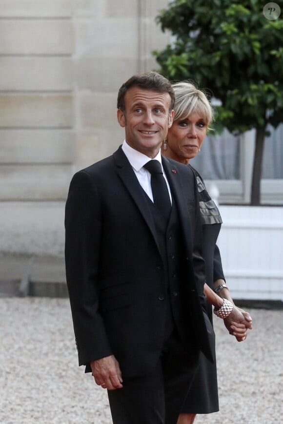 Le président français Emmanuel Macron et la première dame, Brigitte Macron lors d'un dîner officiel au palais de l'Élysée, en marge du sommet du nouveau pacte financier mondial, à Paris, le 22 juin 2023, au palais Brogniard, Paris. © Stéphane Lemouton / Bestimage 