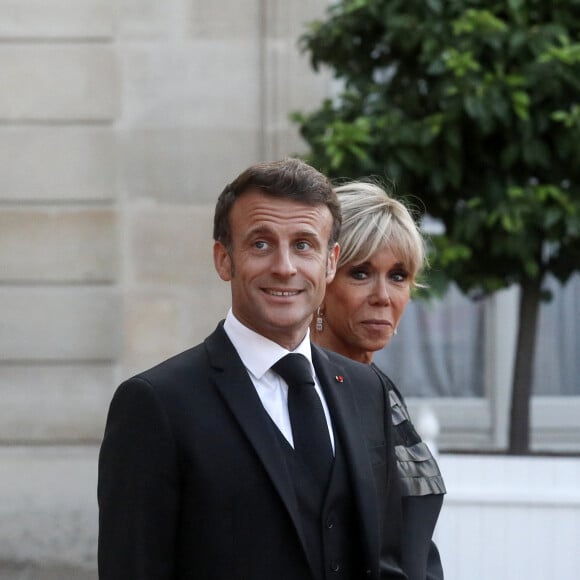 Le président français Emmanuel Macron et la première dame, Brigitte Macron lors d'un dîner officiel au palais de l'Élysée, en marge du sommet du nouveau pacte financier mondial, à Paris, le 22 juin 2023, au palais Brogniard, Paris. © Stéphane Lemouton / Bestimage 