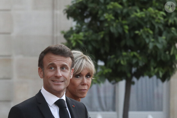 Le président français Emmanuel Macron et la première dame, Brigitte Macron lors d'un dîner officiel au palais de l'Élysée, en marge du sommet du nouveau pacte financier mondial, à Paris, le 22 juin 2023, au palais Brogniard, Paris. © Stéphane Lemouton / Bestimage 