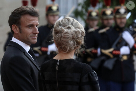 Le président français Emmanuel Macron et la première dame, Brigitte Macron lors d'un dîner officiel au palais de l'Élysée, en marge du sommet du nouveau pacte financier mondial, à Paris, le 22 juin 2023, au palais Brogniard, Paris. © Stéphane Lemouton / Bestimage 