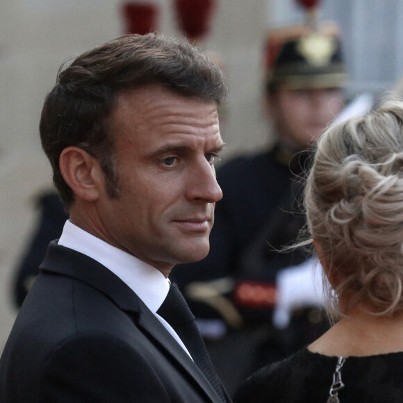 Le président français Emmanuel Macron et la première dame, Brigitte Macron lors d'un dîner officiel au palais de l'Élysée, en marge du sommet du nouveau pacte financier mondial, à Paris, le 22 juin 2023, au palais Brogniard, Paris. © Stéphane Lemouton / Bestimage 