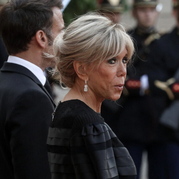 Le président français Emmanuel Macron et la première dame, Brigitte Macron lors d'un dîner officiel au palais de l'Élysée, en marge du sommet du nouveau pacte financier mondial, à Paris, le 22 juin 2023, au palais Brogniard, Paris. © Stéphane Lemouton / Bestimage 