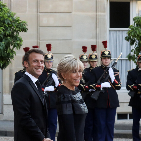 Le président français Emmanuel Macron et la première dame, Brigitte Macron lors d'un dîner officiel au palais de l'Élysée, en marge du sommet du nouveau pacte financier mondial, à Paris, le 22 juin 2023, au palais Brogniard, Paris. © Stéphane Lemouton / Bestimage 