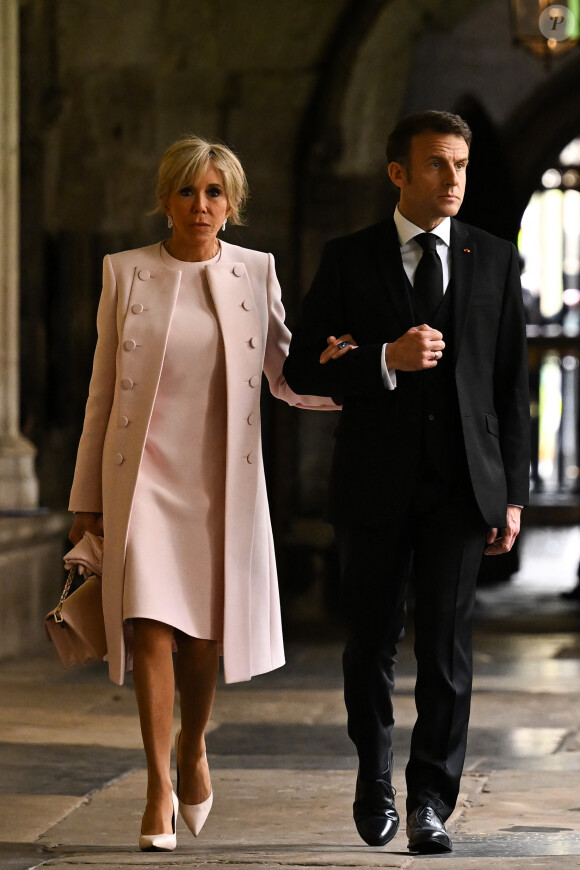 Les invités à la cérémonie de couronnement du roi d'Angleterre à l'abbaye de Westminster de Londres Le président le la République française Emmanuel Macron et sa femme Brigitte - Les invités arrivent à la cérémonie de couronnement du roi d'Angleterre à l'abbaye de Westminster de Londres.