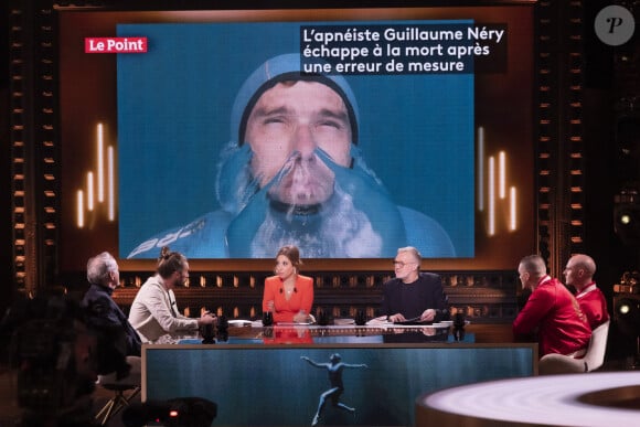 Certains témoignent aujourd'hui dans "Le Parisien"
Exclusif - Paul-Henri Nargeolet, Guillaume Néry, Léa Salamé, Laurent Ruquier, Nicolas Gob, Bilal El Atreby - Sur le plateau de l'émission OEED (On Est En Direct) présentée par L.Salamé et L.Ruquier - Paris le 09/04/2022 - © Jack Tribeca / Bestimage 