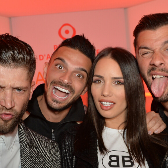 Exclusif - Paga (Anthony Paggini Neuron), Julien Tanti, Manon Marsault et Kevin Guedj - Soirée du 9ème anniversaire du site en ligne "AliExpress.com" (filiale d'Alibaba) à Paris le 28 mars 2019. © Veeren/Bestimage À l'occasion de son 9ème anniversaire, le site de e-commerce AliExpress, filiale du géant chinois Alibaba,organisait le jeudi 28 mars à Paris son tout premier événement en France. Cette soirée exceptionnelle, à bord d'un bateau entièrement habillé aux couleurs de la marque, s'inscrivait dans une campagne d'ampleur sur les réseaux sociaux, autour de la vente anniversaire de la plateforme, qui s'est déroulée du 28 au 31 mars. Les 150 invités de l'événement ont ainsi pu découvrir les offres d'AliExpress, ainsi qu'une large gamme de produits présentés sur place, de marques comme Xiaomi, Baseus, Meizu et SheIn. Cinq figures phares des " Marseillais " étaient présentes pour l'occasion : Manon Marsault et Julien Tanti, jeunes parents du petit Tiago, ainsi que Paga, Kevin Guedj et Julien Bert ; en compagnie de Magali Berdah, directrice de l'agence Shauna Events. La croisière s'est terminée en apothéose par un show du rappeur Vegedream, en " featuring " inédit avec lesMarseillais, qui l'ont rejoint sur scène et interprété en coeur son fameux tube " Ramenez la coupe à la maison ", pour le plaisir des fans et influenceurs présents à l'événement. Par cet événement prestigieux, AliExpress entend bien marquer sa montée en puissance en France, et attirer plus particulièrement les jeunes consommateurs.